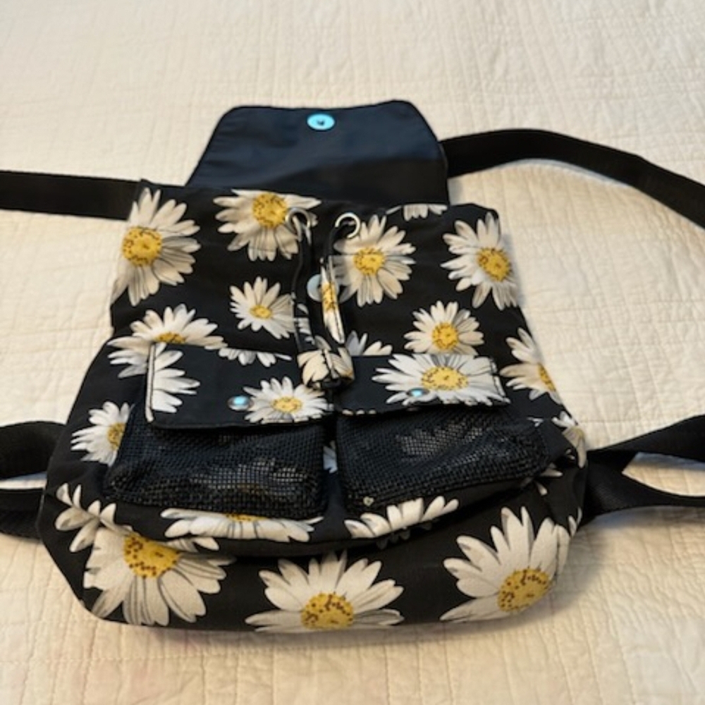 Chic Black Daisy Print Backpack